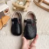 Moda 2026 Primavera/Outono Bebê Antiderrapante Resistente ao Desgaste Sola Macia Novos Sapatos Simples para Caminhar Meninos Meninas Leves Verão