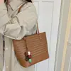 Bolso vintage de nicho de alta gama para mujer 2026 nuevo otoño versátil casual bandolera súper popular bolsa de mano para ir al trabajo
