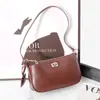 Bolso pequeño de alta gama para mujer 2025 nueva moda versátil bandolera super popular bolso de un hombro para debajo del brazo bolso cuadrado pequeño explosivo