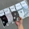 Calcetines Nuevos de Media Pantorrilla para Otoño e Invierno, Calcetines Deportivos, Letras Color Café Gracia, Mismo Color, Cómodos y Transpirables, Venta al por Mayor por Fabricante