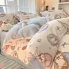 Conjunto de cama de quatro peças em veludo de leite de desenho animado, novo conjunto de cama de fleece de coral de inverno 2026, incluindo lençol de cama e capa de edredom