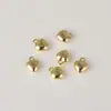 Chapado en cobre oro real de 14k brillante mini pequeño corazón de amor DIY joyería para orejas collar pulsera cierre colgante accesorios