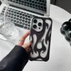 Color Sólido Corte Patrón de Llama Adecuado para Funda de Teléfono Móvil Iphone17Promax Apple 15 Tacto Suave Mate 16 Refrigeración Suave
