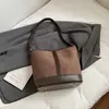 2025 Nova Bolsa de Ombro Retrô Feminina Grande Capacidade para o Dia a Dia Mais Fácil de Combinar Bolsa Transversal Personalizada Casual Portátil Bolsa Saco