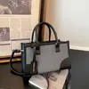 Bolsa de axila popular transfronteiriça de cores contrastantes para mulheres, bolsa de mão casual com decoração de fivela de metal, bolsa de ombro único transpassada da moda para o dia a dia