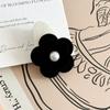 Pinza de borde de flor pequeña de terciopelo linda de otoño Pinza lateral para flequillo de perlas de alta calidad retro francesa Accesorios para el cabello de moda en internet
