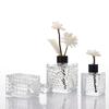 Botella de aromaterapia de vidrio transparente con forma de cubo de agua cuadrado de 50 ml, libre de fuego, con fragancia de flores secas de ratán, para decoración del hogar y el coche.