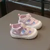 Nuevas Sandalias para Niñas Primavera/Verano 2026 Antideslizantes Transpirables de Punta Cerrada Zapatos de Playa para Niños Bebés Casuales para Caminar