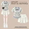 2026 Novo Verão Estilo Universitário Listrado Cor Contrastante Polo Manga Curta Doce Estilo Coreano Saia Botão Conjunto Fashion para Meninas