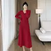 Vestido Tricô Vermelho Elegante Coreano para Ano Novo, Novo Design de Primavera, Vestido Longo Estiloso que Marca a Cintura Emagrecendo