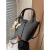 Atacado de Fábrica de Bolsas Femininas de Alta Qualidade, Novas Bolsas de Mão da Moda de Outono para o Trabalho, Bolsas Transversais Tipo Saco Texturizadas Versáteis