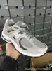 Zapatos Putian Originales Puros NB2002RA Gris Yuanzu Gamuza Retro Transpirables Zapatos para Correr Zapatos de Papá Cómodos