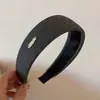 Faixa de Cabelo Retrô Listrada de Esponja Versátil de Temperamento Alta Coroa Larga Acessório de Cabelo Simples de Alta Qualidade para Mulheres