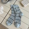 Calcetines de tubo suxinaimin primavera y verano blanco lechoso azul calcetines de tubo ins letras bordadas calcetines de felpa a rayas moda