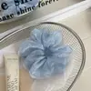 Suave Scrunchie de Encaje Blanco Crudo con un Tacto Suave y Juvenil, como de Hada, para Coletas Bajas y Peinados de Moño