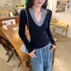 Suéter de punto con bloques de color, cuello halter en V y manga larga para mujer, estilo coreano, nueva colección de principios de otoño, con un diseño de punto trenzado texturizado y un corte ajustado, creando un look en capas