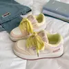 Zapatillas Blancas de Estilo Coreano a Cuadros Bloque de Color Frescas de Color Claro con Suela Gruesa Suela Suave para Estudiantes y Viajes de Commuter Verano 2026