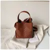 Bolso de hombro para el día a día, debajo del brazo, gran capacidad, sensación relajada, alta apariencia, estilo perezoso, tendencia de moda, bolso tipo cubo nicho