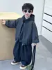 Conjunto de Primavera y Otoño para Niños, Chaqueta de Moda Estilo Coreano para Niños, Nuevo Modelo 2026 Sudadera con Capucha y Pantalones Casuales Conjunto de Tres Piezas