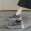 Sapatos de Algodão Retro com Plataforma Espessa para Aumentar a Altura, Novos Modelos Outono/Inverno 2026, Forrados com Lã, Espessos, Quentes, Antiderrapantes, Estilo Birkenstock para Pés Largos