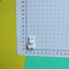 Coelho Fofo Sentado de Desenho Animado Usando Cachecol Resina DIY Capa de Celular Elástico de Cabelo Acessório de Cabelo Fivela de Sapato Material Acessórios Atacado