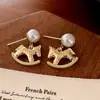 Collar de Perlas Moneda Colgante de Pony Triturado con Hielo para Mujer, Cadena de Suéter de Lujo Ligero Nicho Alto y Elegante para Otoño e Invierno, Nueva Cadena para Clavícula