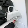 Bolso de mano casual simple de estilo occidental de moda francesa 2023 nuevo bolso de hombro bandolera simple de moda bolso cuadrado pequeño casual