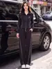 Traje deportivo casual para primavera y otoño de 2026, atuendo súper moderno, un conjunto completo con un ambiente juvenil y sofisticado, conjunto de dos piezas con sudadera