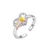 Anillo de Corazón de Diamante Brillante, Anillo de Diseño Único de Lujo Ligero, Sensación Elegante y de Alta Gama, Joyería de Nicho para Mujer, Forma de Corazón