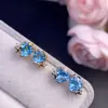 Brincos de topázio com tamanho de pedra principal de 6*6mm. Prata 925 finamente incrustada com topázio natural, suporta testes