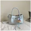 Bolso Cubo Retro Casual Transfronterizo para Mujer 2026 Modelo Nuevo Gran Capacidad Simple Hombro Viajero Axila Cruzado