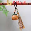 Colgante de Fresas de Madera de Sangre Yiming Xianyuan Joya de Madera Fruta y Verdura de Madera Maciza Colgante para Teléfono Móvil Borla Colorida Tejida