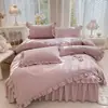 Conjunto de saia de cama matelassada em algodão puro de alta densidade Classe A em cor sólida com renda francesa, conjunto de quatro peças