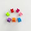 Celebridad de Internet ins color caramelo plástico tamaño pequeño pinza de agarre flor Margarita horquilla rota para niños diy accesorios para el cabello Venta al por mayor