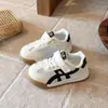 Zapatillas de malla estilo coreano para niñas, nuevas para primavera y otoño 2026, zapatos infantiles de suela blanda, zapatillas casuales transpirables para niños