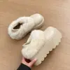 Sapatos peludos de pelo de coelho sola grossa sapatos preguiçosos aumento de altura feios fofos sapatos Birkenstock femininos 2026 inverno novo sensação de alta qualidade sapatos quentes de algodão