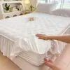 Conjunto de saia de cama Classe A, lençol de baixo acolchoado, conjunto de três peças com acabamento em renda, saia de cama estilo princesa, cobre-leito, lençol de baixo, disponível para envio direto