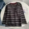 Camada Interna de Fleece Escovado com Listras de Pelo de Coelho, Camiseta Metálica de Manga Longa, Gola Redonda Color-Blocked, Veludo Alemão, Top Solto Preguiçoso de Outono e Inverno