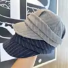 2025 Nueva Gorra de Béisbol de Lana a Rayas Otoño e Invierno Moda Versátil Cálida Cortavientos Estilo Retro Británico Gorra de Artista