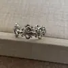 Anillo floral personalizado dulce y fresco para mujer, delicado y lujoso, anillo abierto finamente elaborado, anillo minimalista de alta gama estilo ins para el dedo índice