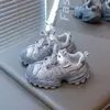 Tênis de Corrida Respirável da Moda Novos para Meninas 2026 Primavera e Outono, Tênis "Dad Shoes" Populares, Calçados Casuais para Caminhada para Meninas