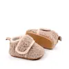 Nuevos zapatos de bebé para otoño e invierno, cálidos y cómodos, con forro de lana de cordero, cierre de velcro y suela de goma antideslizante