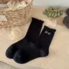 Calcetines con lazo para mujer, calcetines de otoño hasta la mitad de la pantorrilla, resistentes al olor, absorbentes de sudor, transpirables, calcetines para mujer sin costuras, calcetines largos retro apilables de otoño e invierno