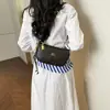 Bolso Cruzado Estampado Estilo Lujo Ligero para Mujer, Bolso de Hombro Versátil de Nicho de Alta Gama, Modelo Nuevo 2026 con Colgante de Caballo Pequeño, Bolso para Viajes Diarios