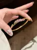 Pulsera transfronteriza nueva de imitación de oro para mujer, estilo de lujo ligero, incrustada con circonio de color, pulsera de estrella, joyería de nicho de alta gama al por mayor