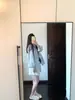 Camisa de Manga Larga Rayas Azules y Blancas Bordada con Lazo para Mujer Principios de Otoño Longitud Media Camisa Top Única y Súper Bonita