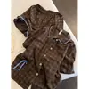 Pijama Retro Estilo Nuvem Algodão Xadrez Marrom com Gola Peter Pan de Renda Azul, Conjunto de Shorts de Manga Curta, Adequado para Uso Diário como Pijama