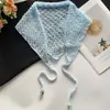 Nuevo Bufón Triangular de Punto Hueco Estilo Coreano, Pañuelo para la Cabeza, Falda y Sobre-Falda para Mujer, con un Toque de Moda de Alta Gama, Versátil para Usar en Capas y como Prenda Exterior