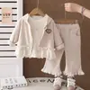 Conjunto de Roupa de Outono para Meninas 2026 Novo Estilo Infantil Moda Primavera e Outono Conjunto de Três Peças com Capuz para Bebês Meninas
