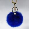 Nuevo llavero con colgante de bola de pelo de conejo de imitación, bonito llavero con colgante de perla para llave de coche, fabricantes directos por lotes